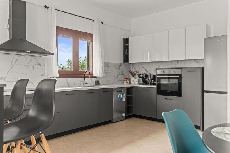 Md Residence Near The Beach W Bbq And Private Parking Hersonissos  Exteriör bild